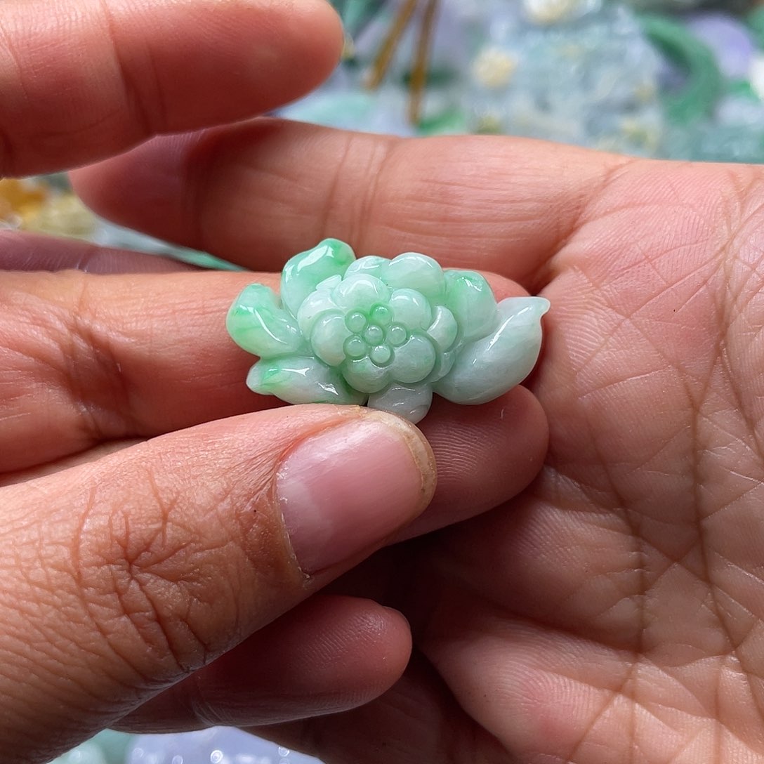 颈饰未镶嵌翡翠泰***河翡玉缘翡翠