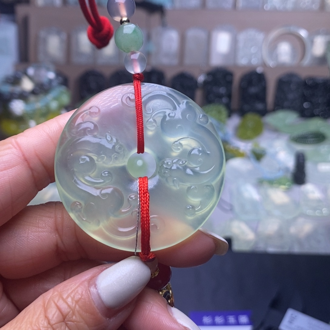 卖***。蛇纹石玉未镶嵌车挂