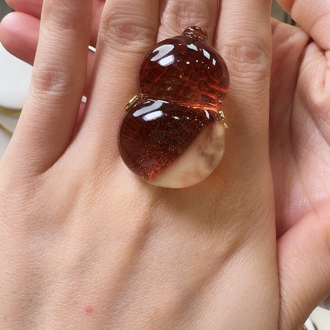 琥珀未镶嵌颈饰戒指