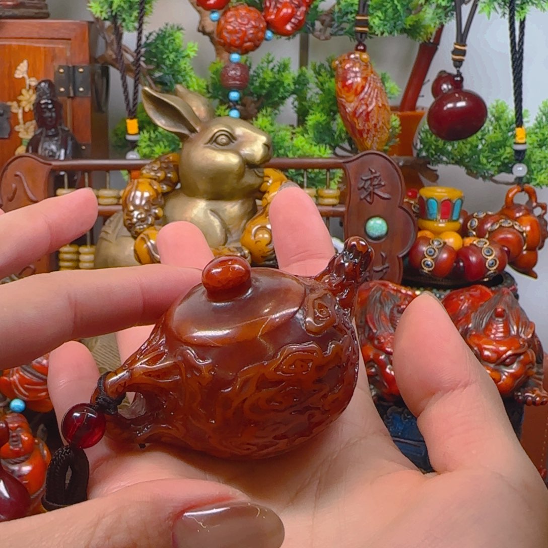 琥珀裸石未镶嵌壶