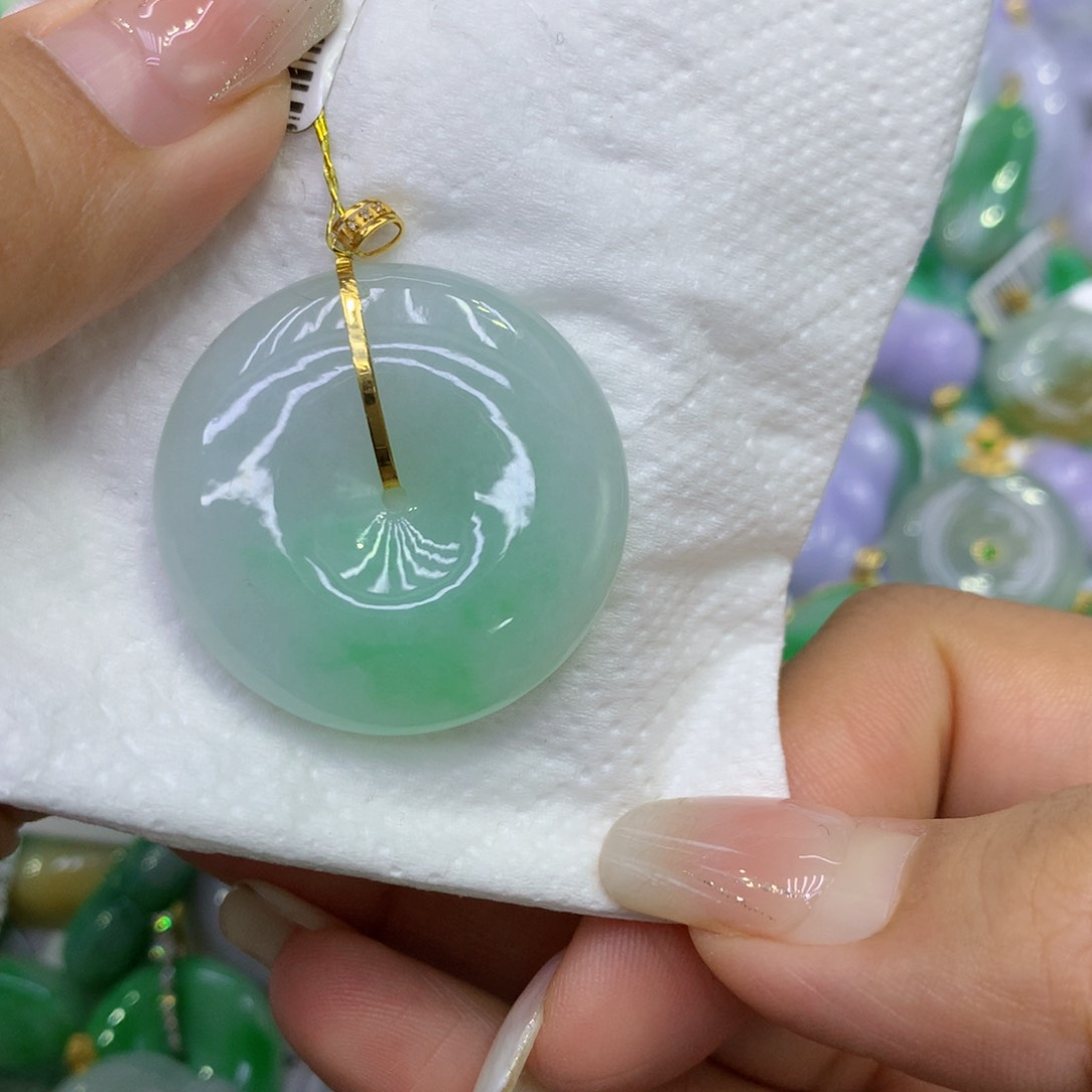 颈饰18K金镶嵌翡翠