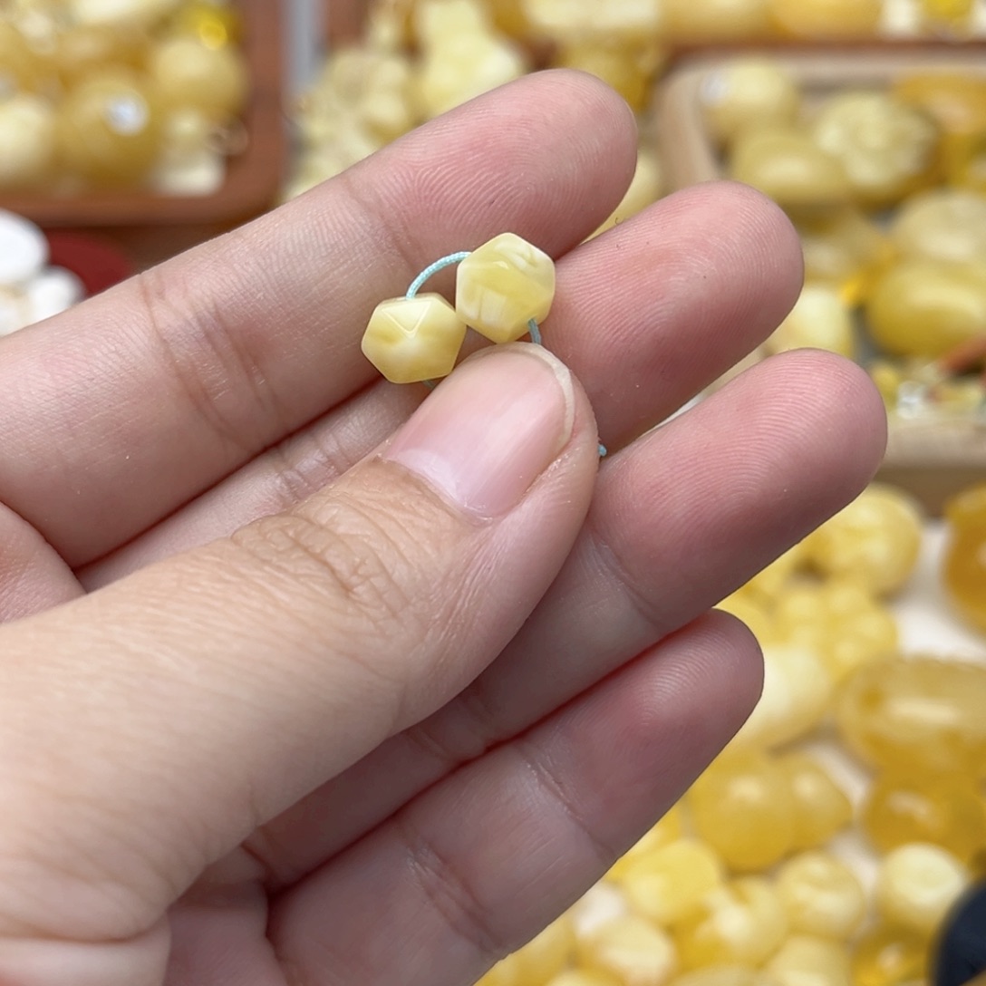 蜜蜡未镶嵌裸石天然