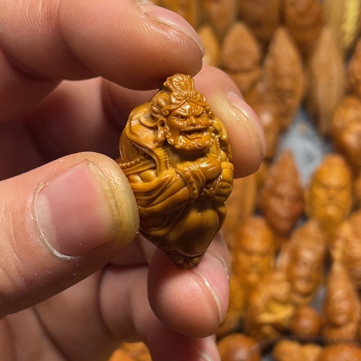 橄榄核吊坠黄财神