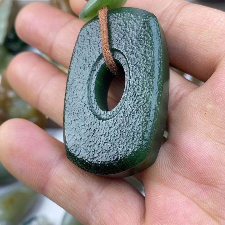 和田玉（糖玉）未镶嵌颈饰