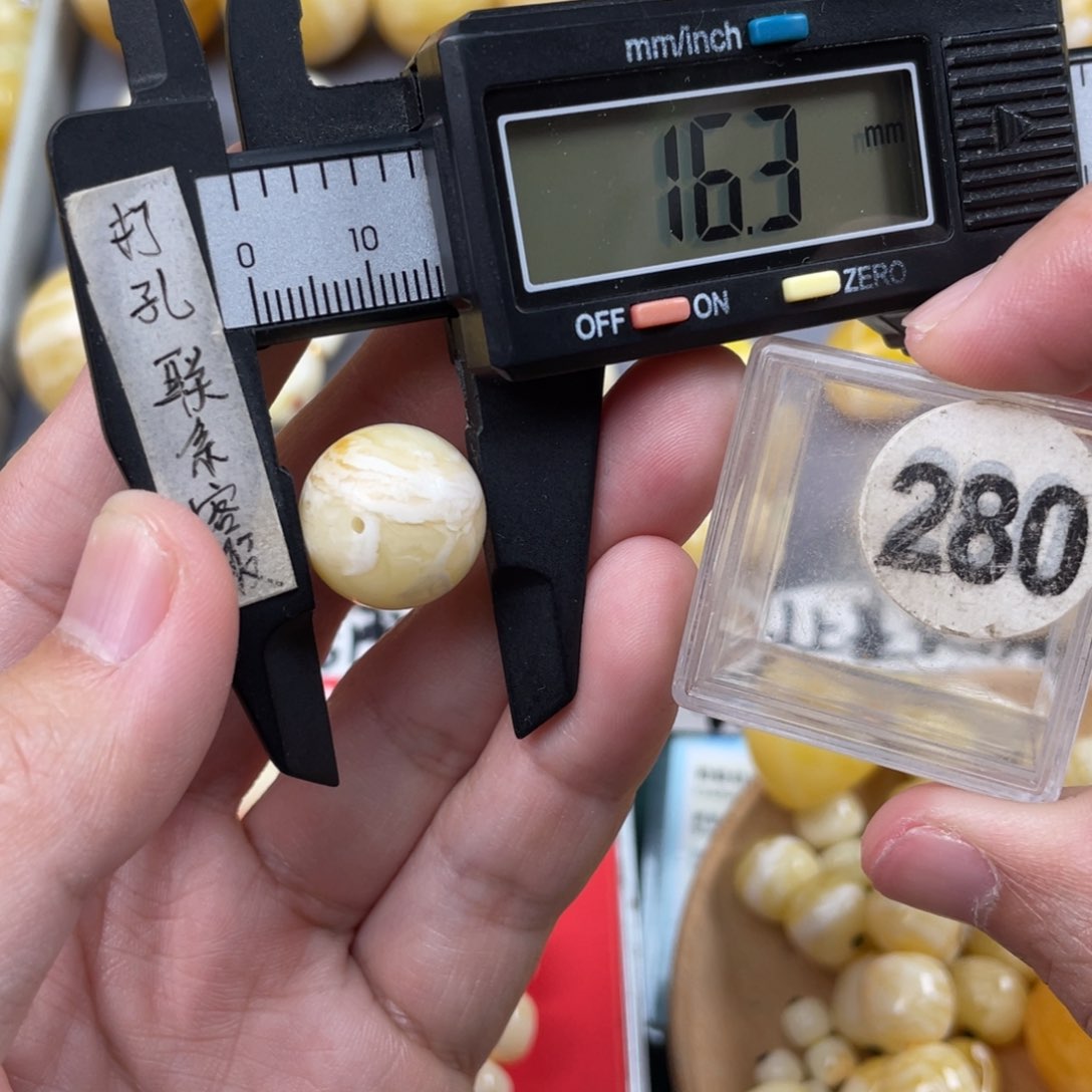 蜜蜡珠宝奇石未镶嵌