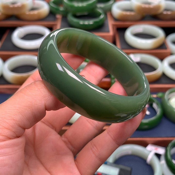 和田玉（碧玉）手镯未镶嵌