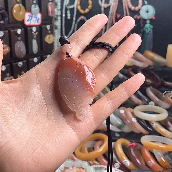 石英质玉未镶嵌颈饰