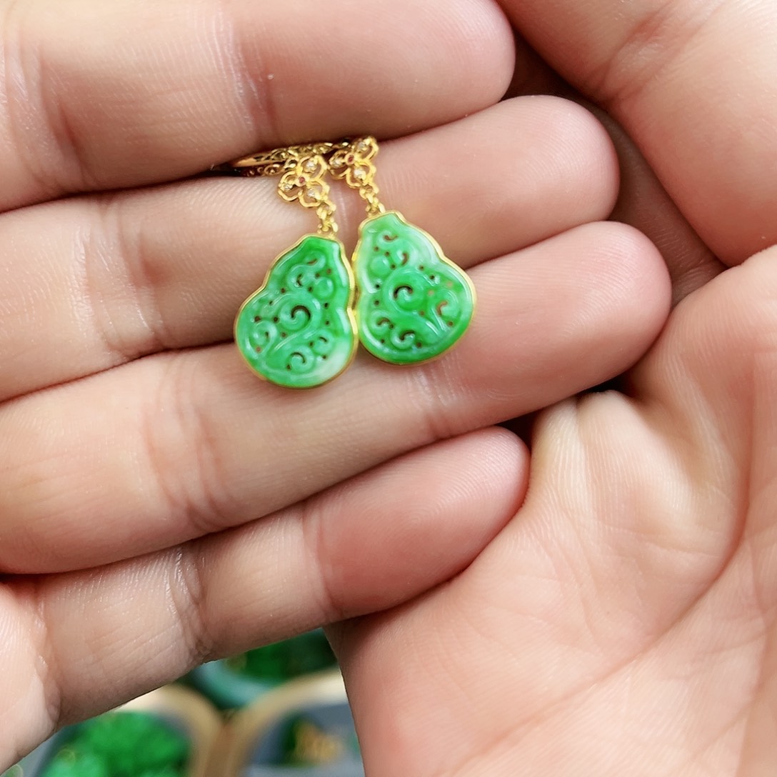 翡翠颈饰18K金镶嵌耳饰