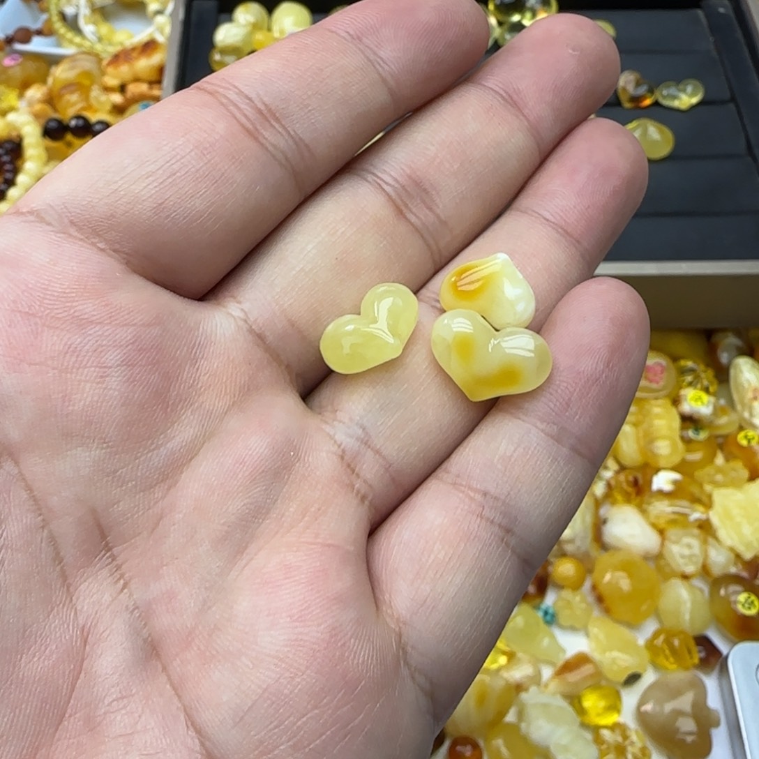 琥珀未镶嵌裸石1.8克一组
