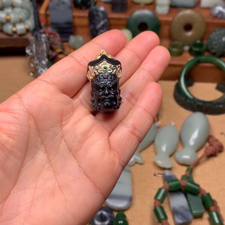 你***人和田玉未镶嵌颈饰