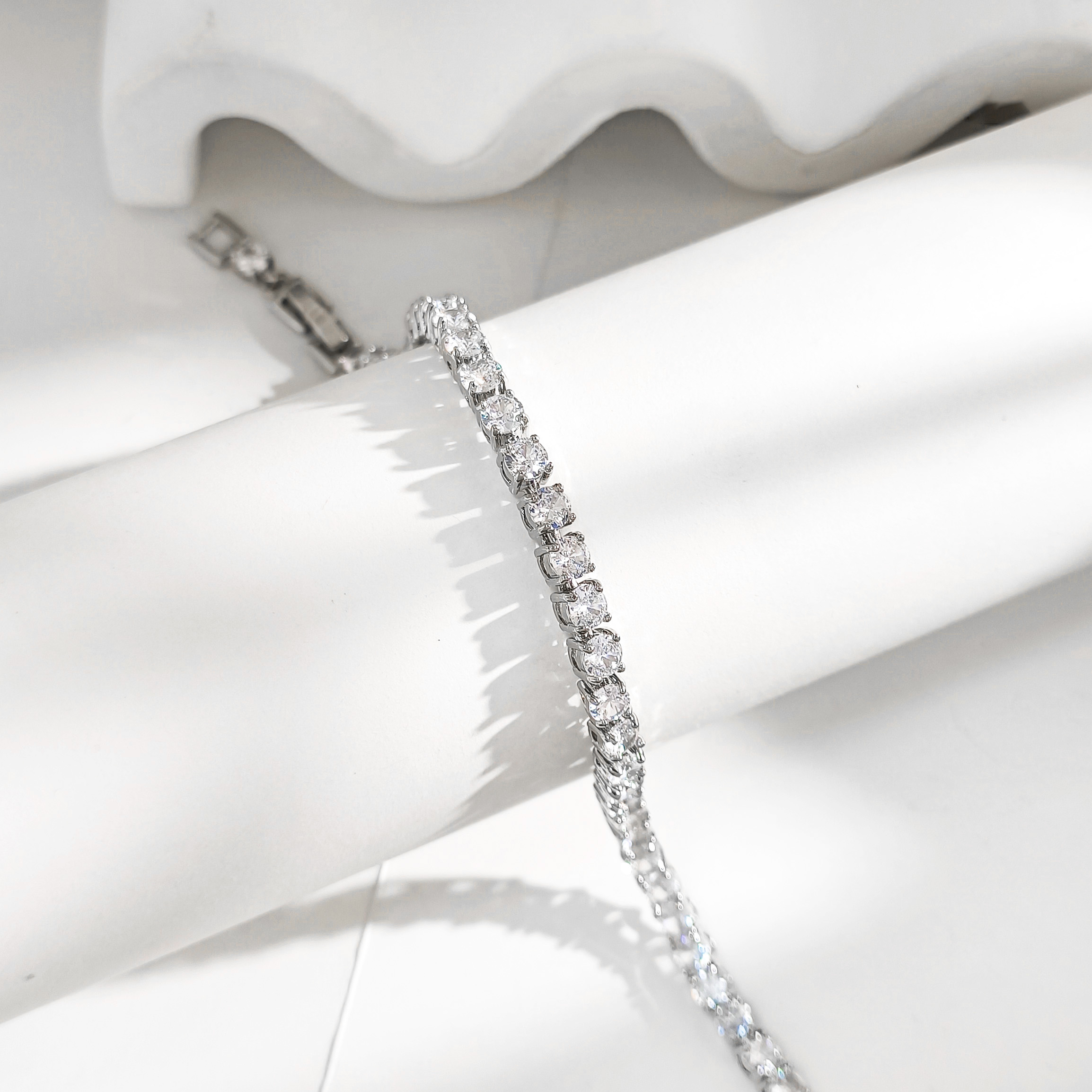 铜合金合成锆石手链 VWKDMX-009170【浮光月莹】手链时尚精致轻奢