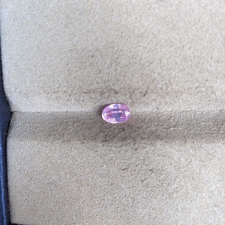 定制蓝宝石未镶嵌裸石0.76克拉