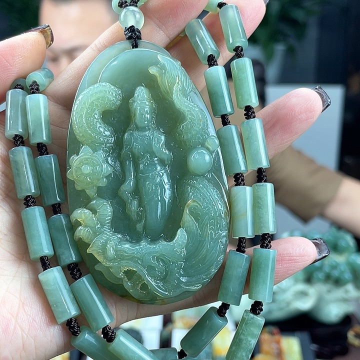 蛇纹石玉颈饰未镶嵌