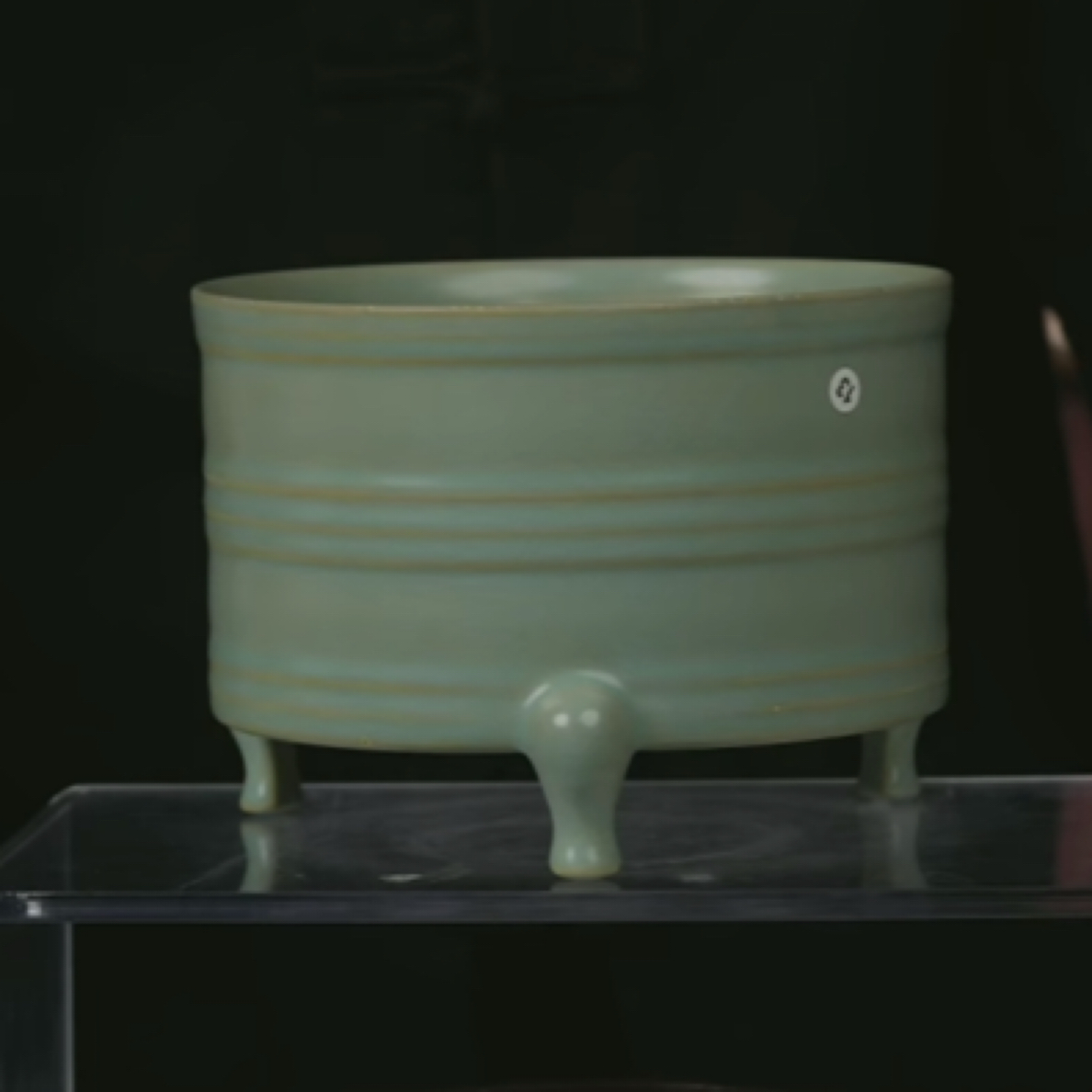 M龙泉窑三足炉   