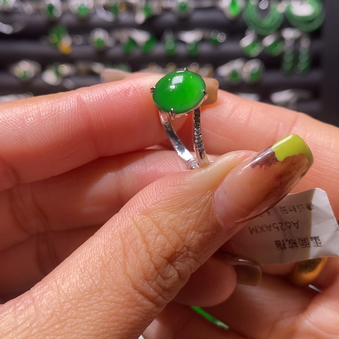 翡翠戒指18K金镶嵌蛋面戒指