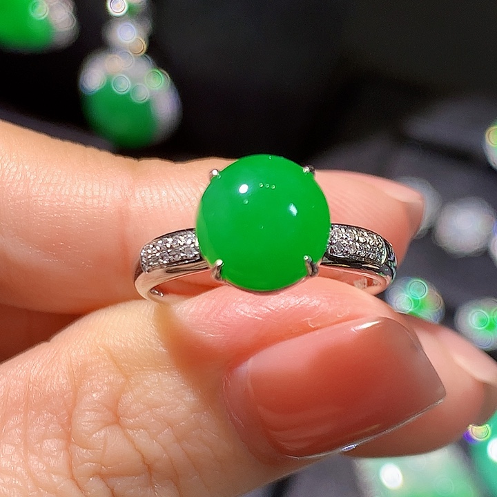 翡翠18K金镶嵌戒指