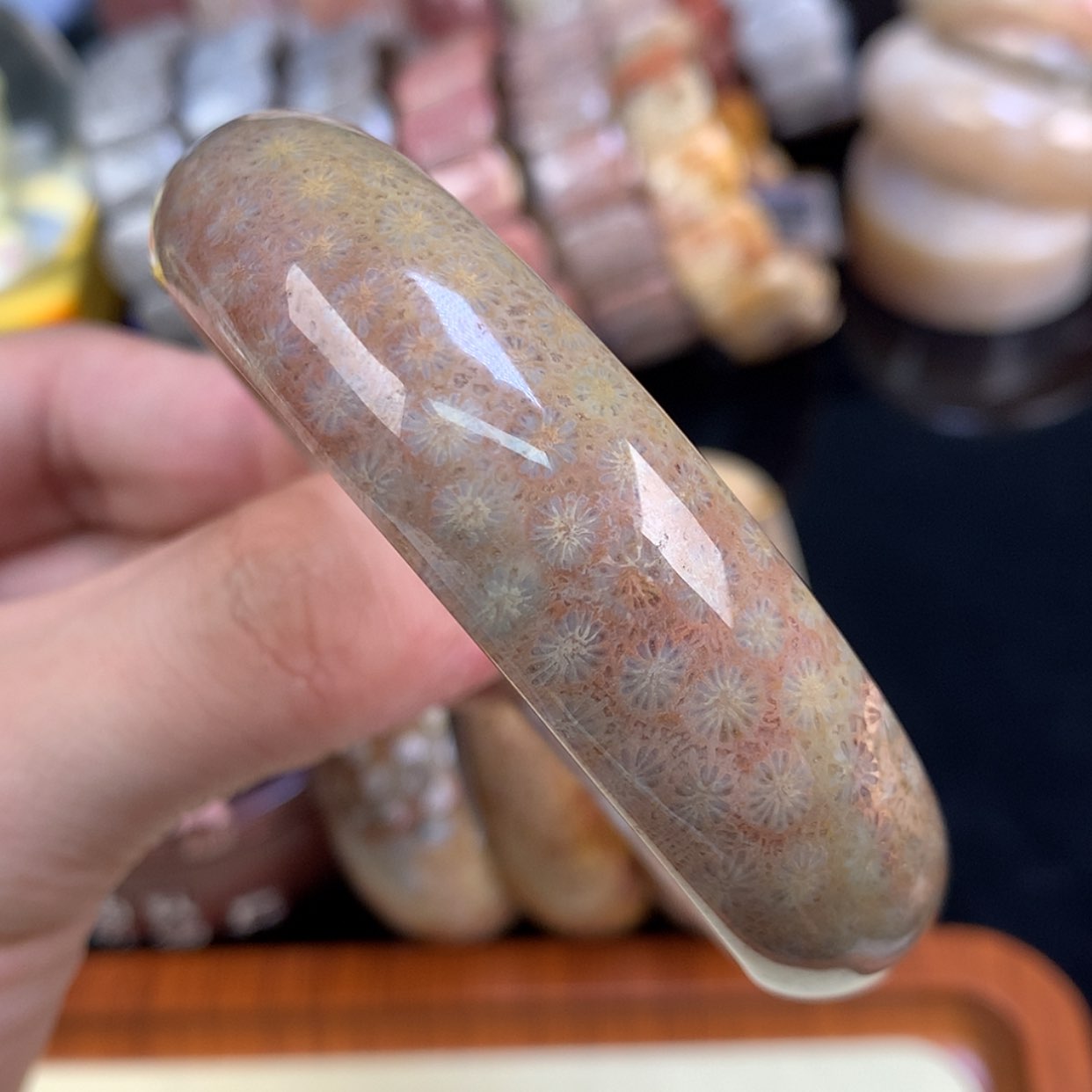 【闪购商品】颈饰未镶嵌硅化珊瑚（珊瑚玉）85号59.5圈红彩底蓝心雏菊