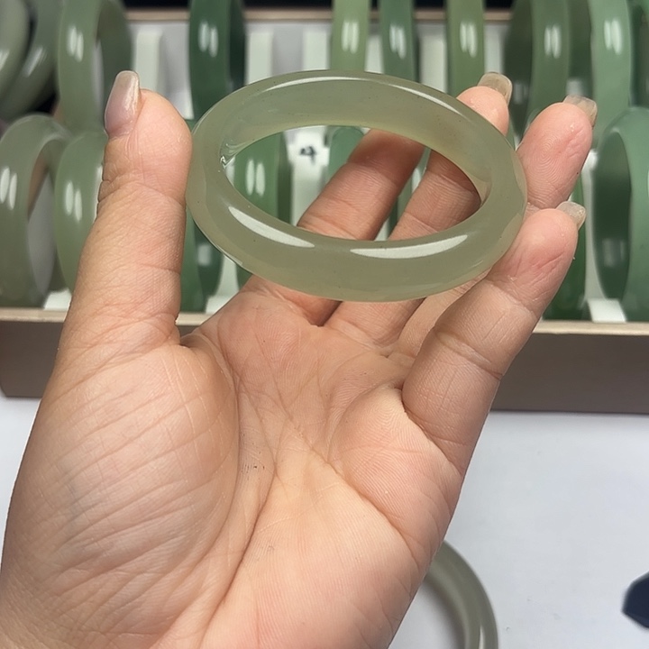 东陵石未镶嵌手镯