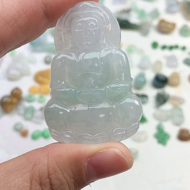 钱***宝翡翠未镶嵌颈饰观音