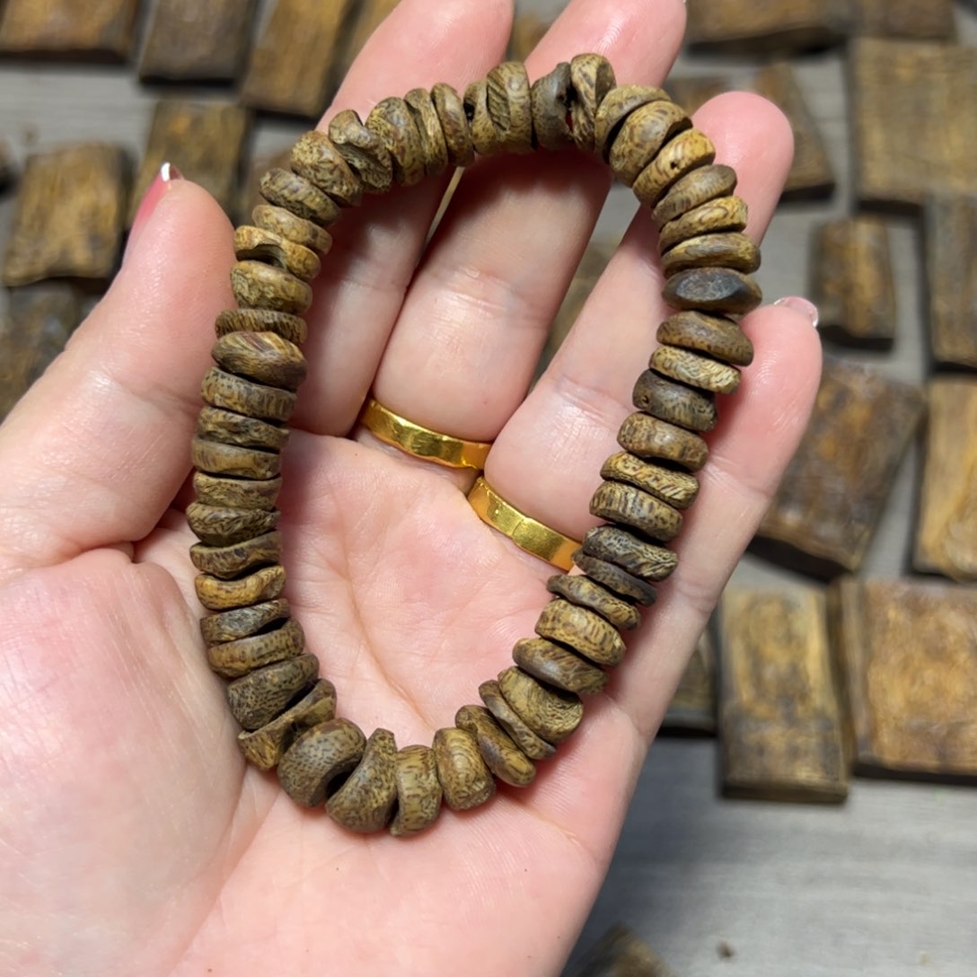 沉香木手串乌身圆叶树丁13.6克