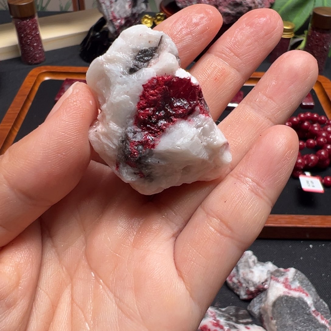 天然辰砂天然朱砂原石毛料