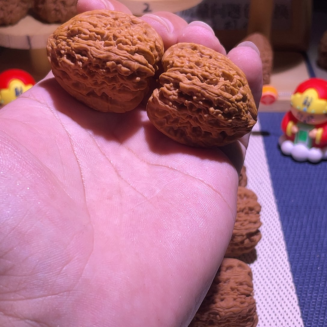 天***,文玩核桃把件正宗逐鹿南疆石。