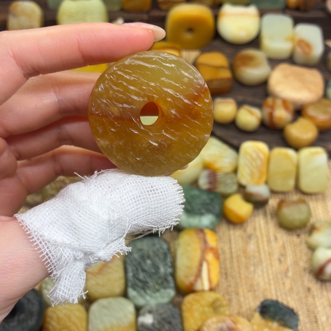 虔***诚蛇纹石玉未镶嵌颈饰