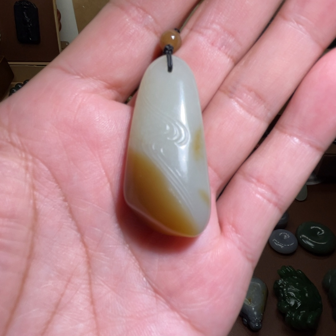 露***那颈饰未镶嵌和田玉