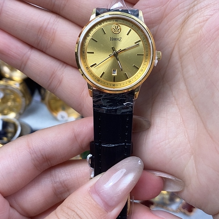 小牛皮锻造碳石英机芯女款黄金腕表30mm