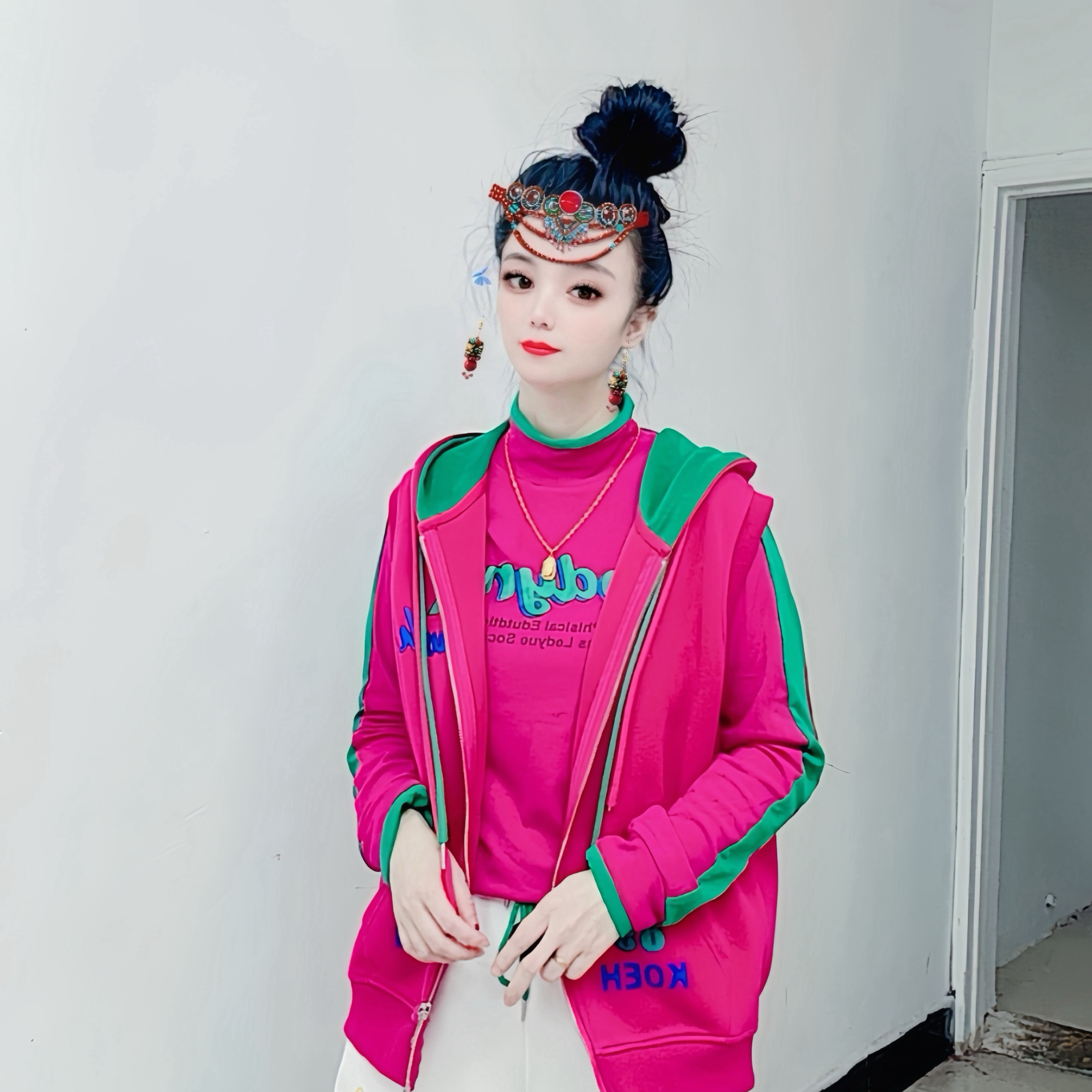 2025秋冬加绒显瘦运动百搭印花女士ins时尚休闲宽松连帽女马甲