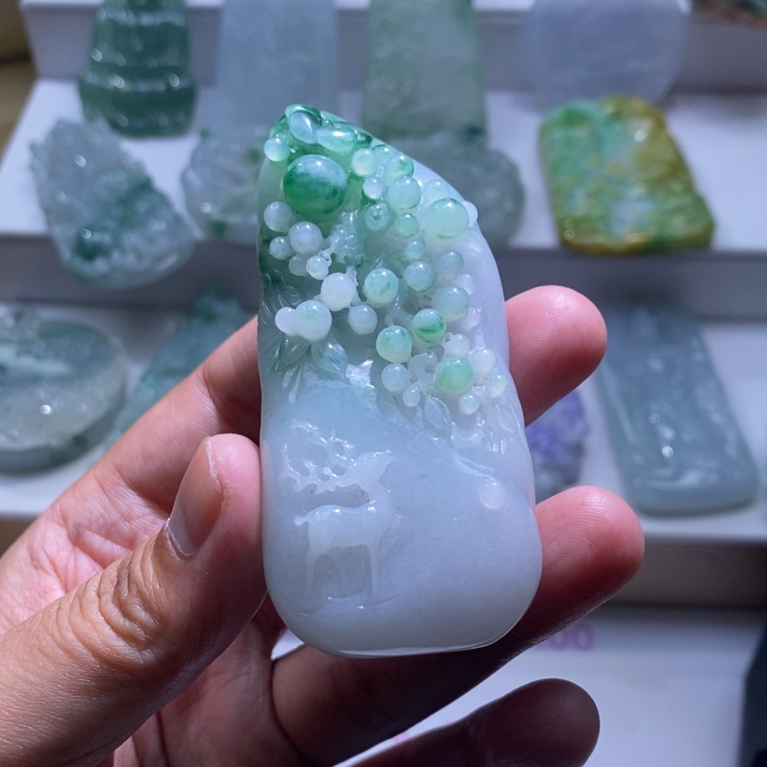 【闪购商品】翡翠颈饰未镶嵌鹿牌