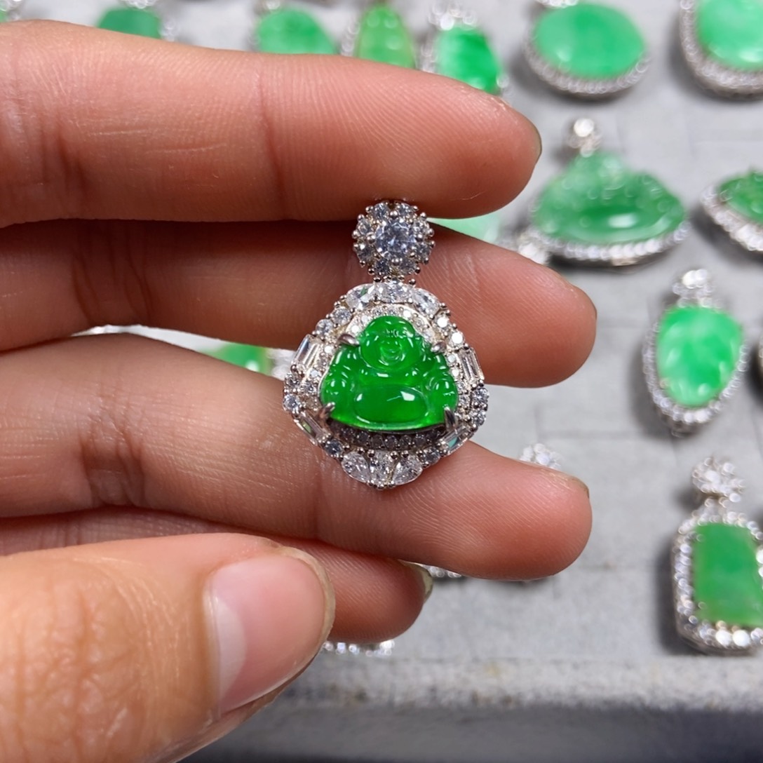 翡翠未镶嵌颈饰@*妮佛公