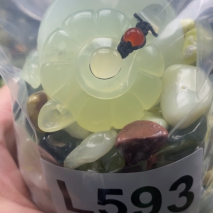 岫玉鱼缸石未镶嵌