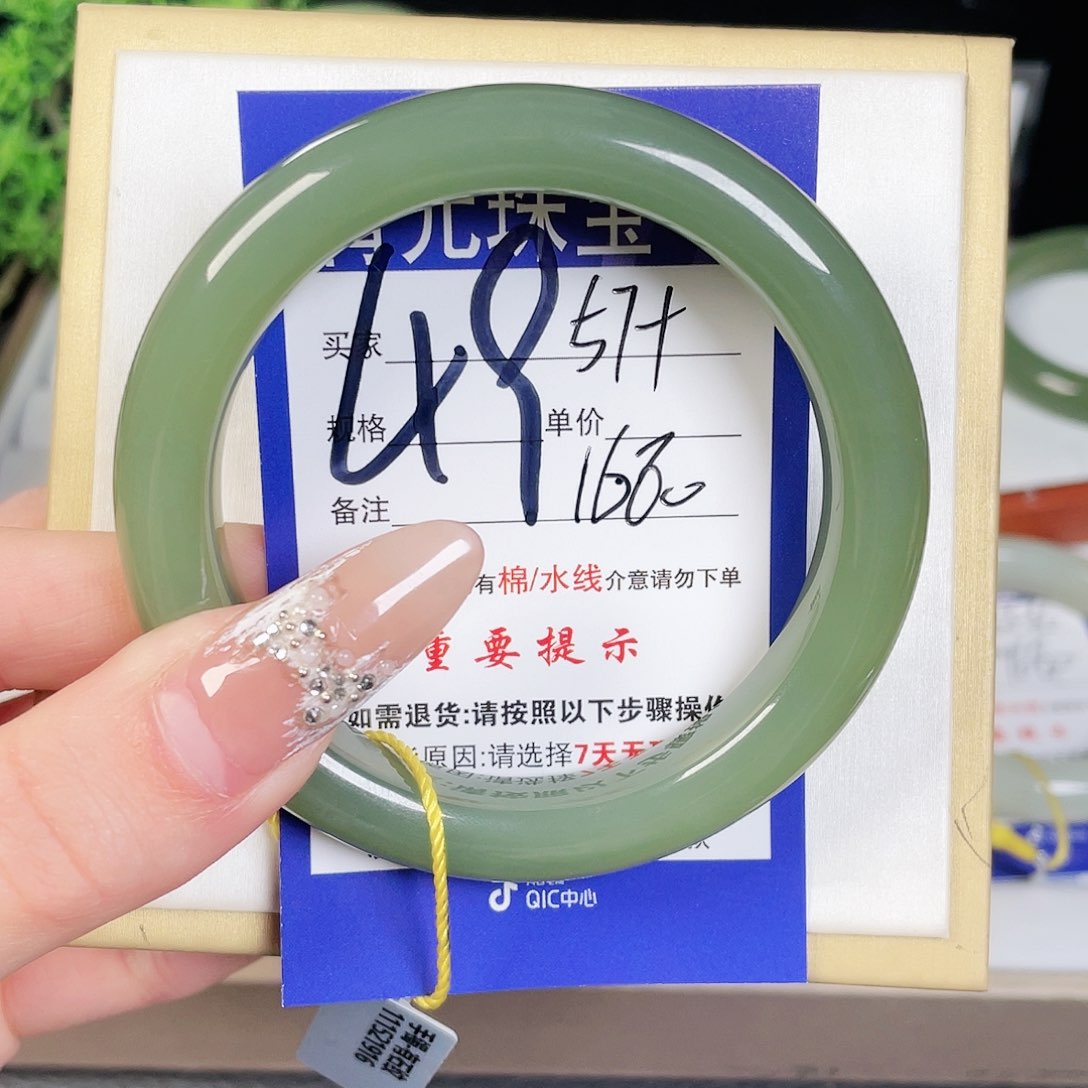 和田玉手镯未镶嵌雪