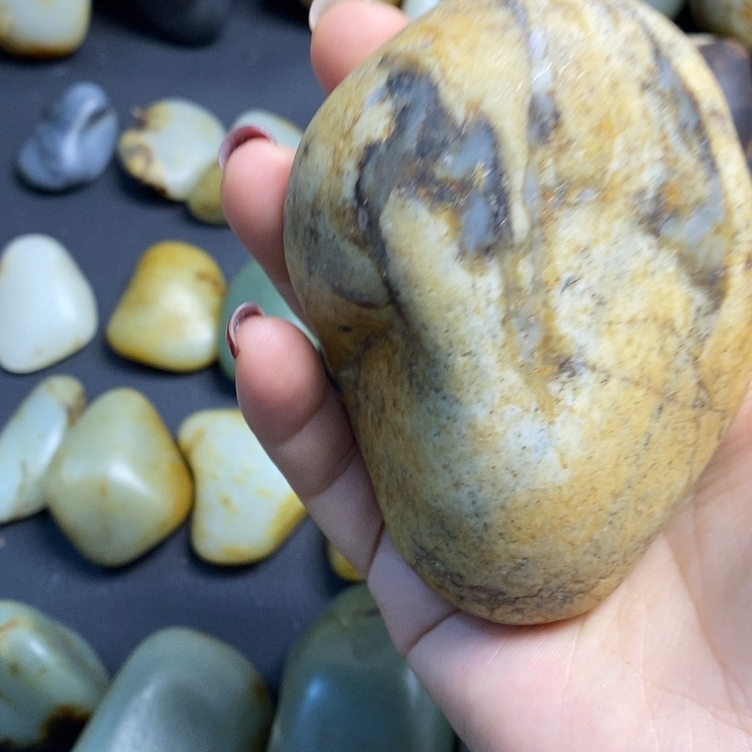 女***昂和田玉（糖玉）未镶嵌挂件