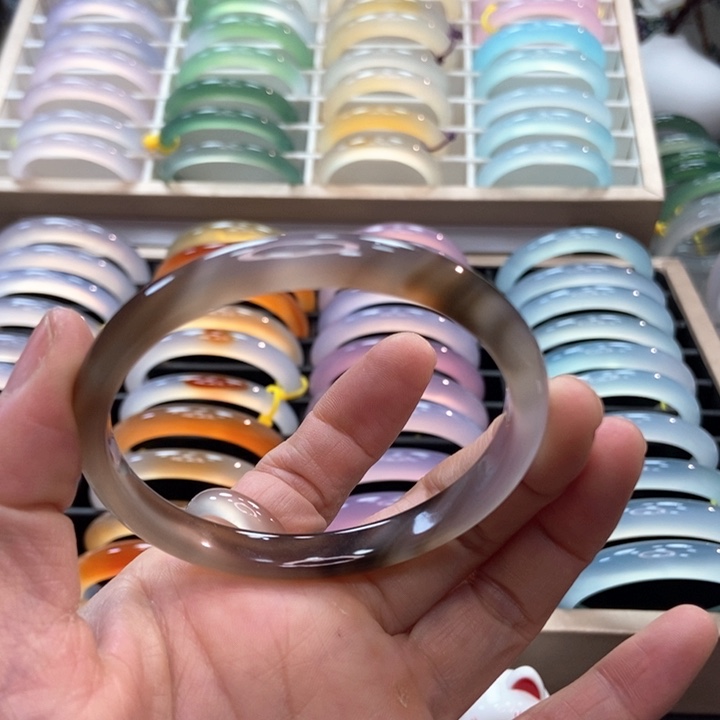 玛瑙/玉髓手镯未镶嵌