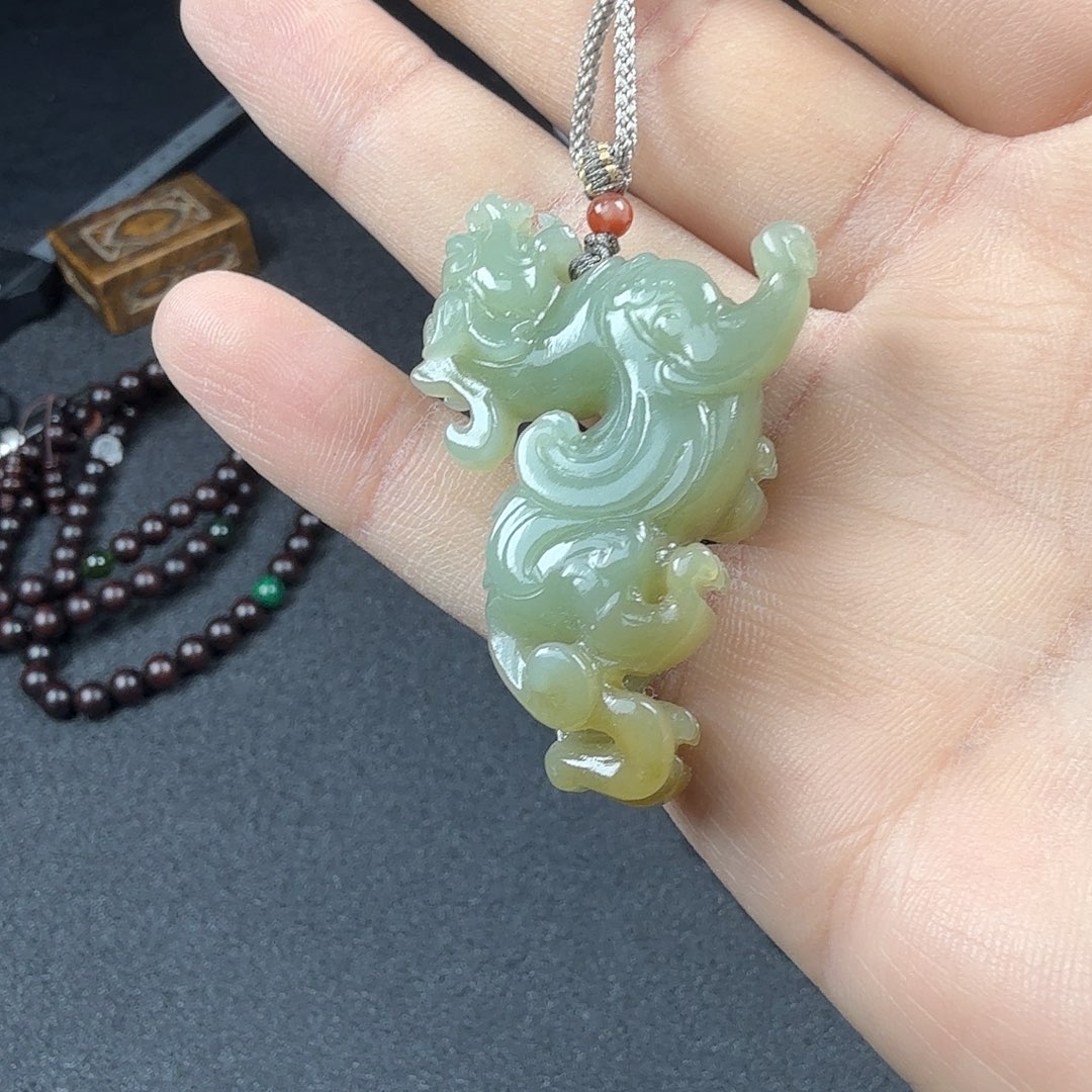 和田玉未镶嵌颈饰貔貅吊坠