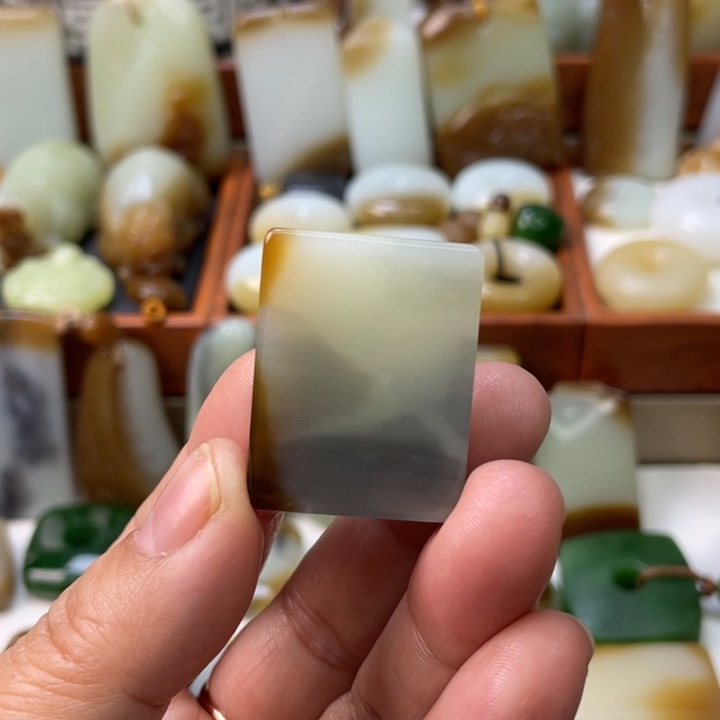 和田玉未镶嵌颈饰