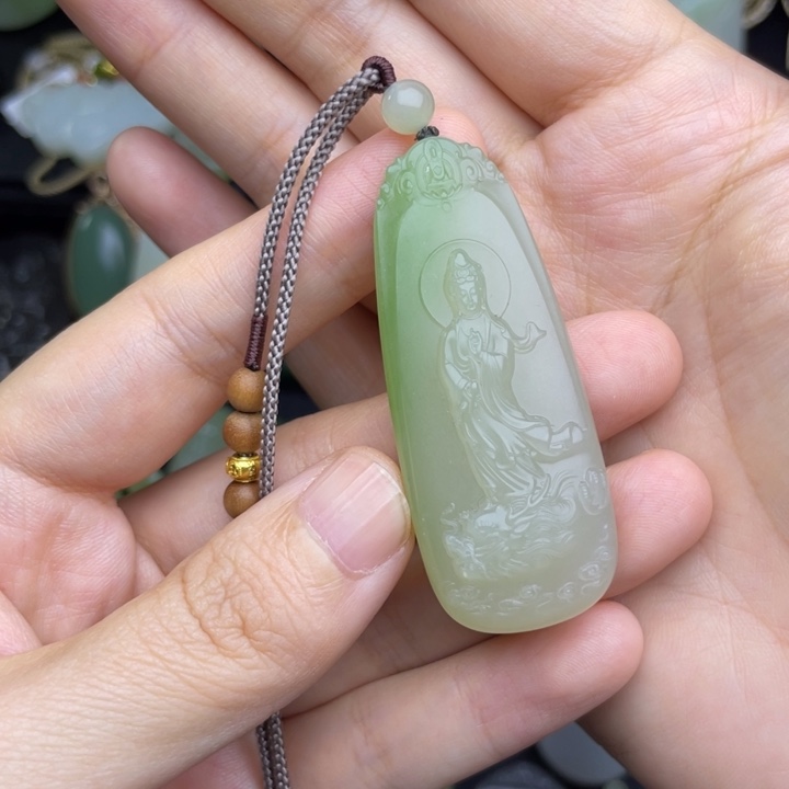 浅****和田玉未镶嵌颈饰