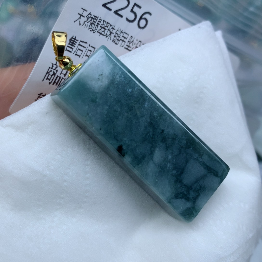 翡翠颈饰未镶嵌手串
