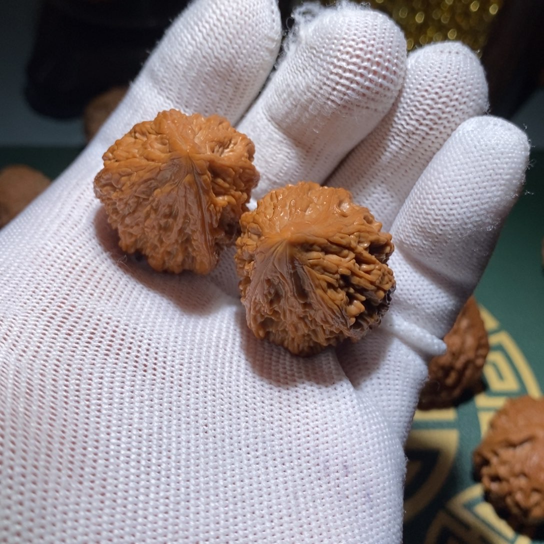 两***尚文玩核桃吊坠塔尖