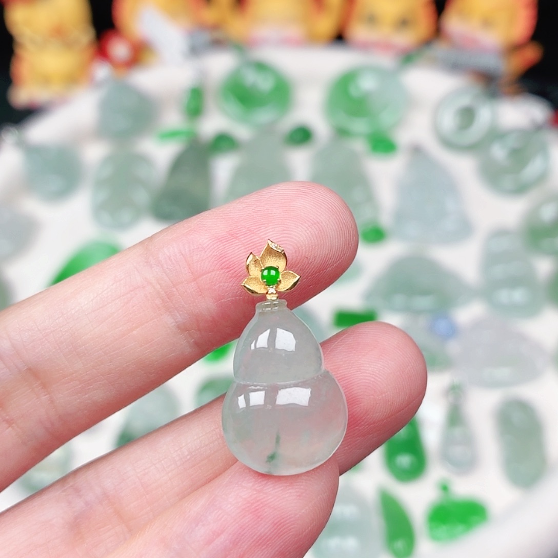 翡翠18K金镶嵌颈饰缅甸天然A货翡翠