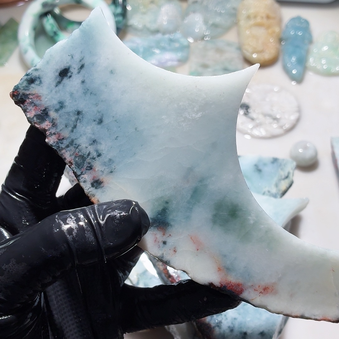 翡翠未镶嵌颈饰边角料