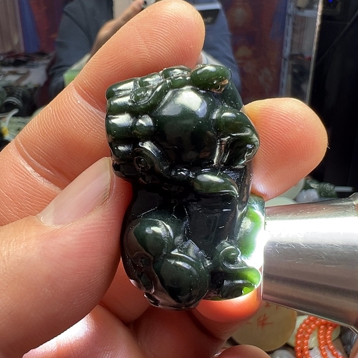 和田玉未镶嵌颈饰黑青霸王貔貅