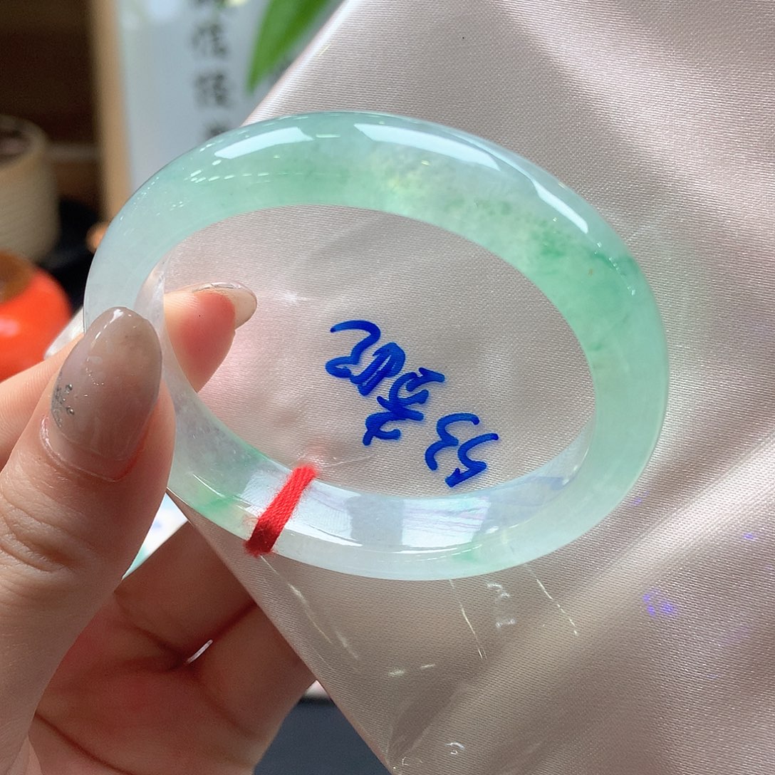 翡翠未镶嵌手镯冰甜绿飘色贵妃14号
