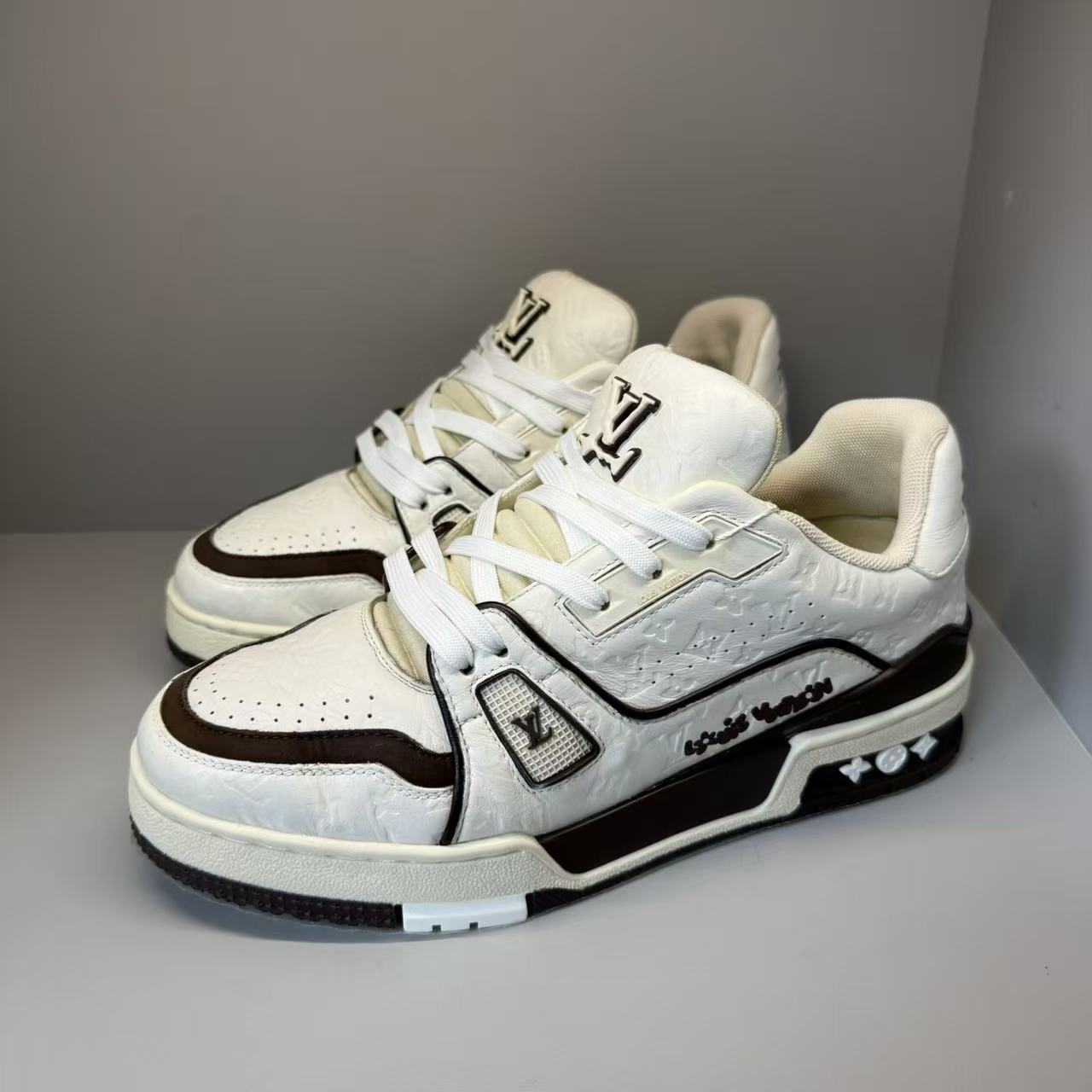 90新 LouisVuitton/路易威登 米棕浮雕trainer板鞋39欧 ddm2884