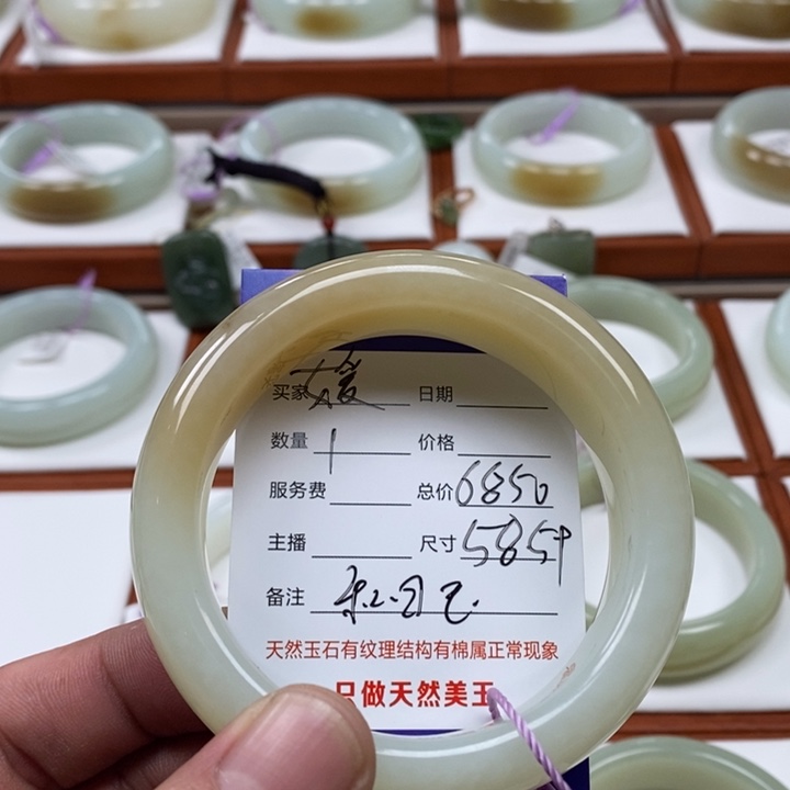 和田玉手镯未镶嵌