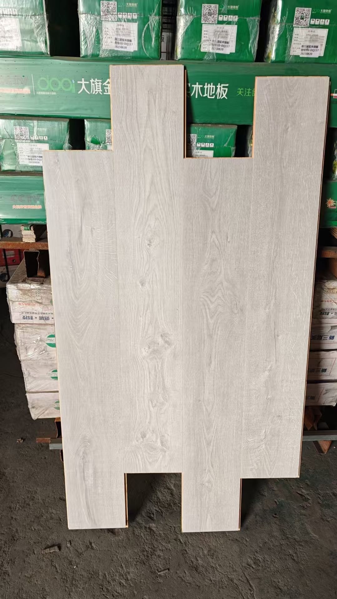 新三层多层实木地板木板厂家直销小平方清仓处理、不包邮、不包安装