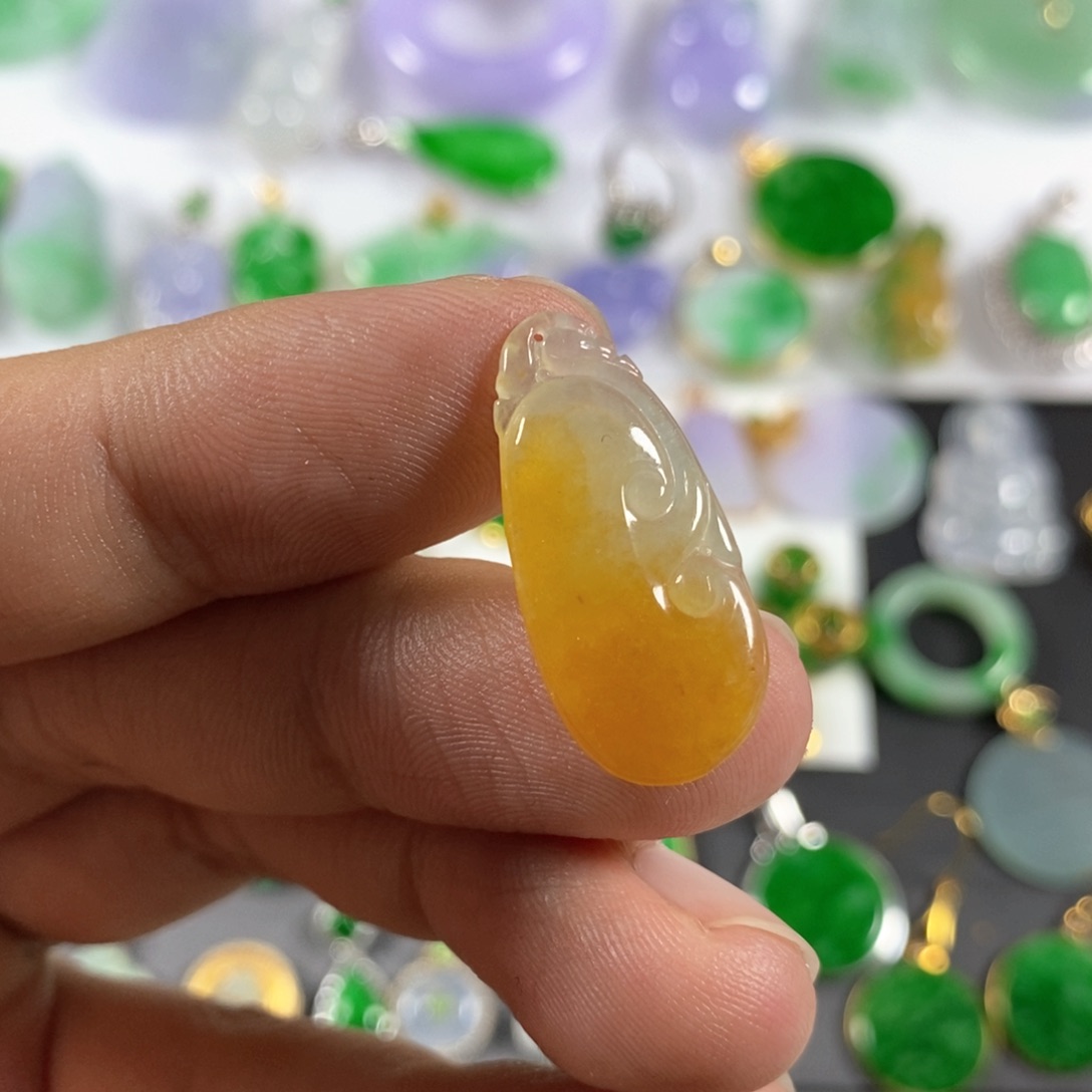 翡翠颈饰未镶嵌翡翠