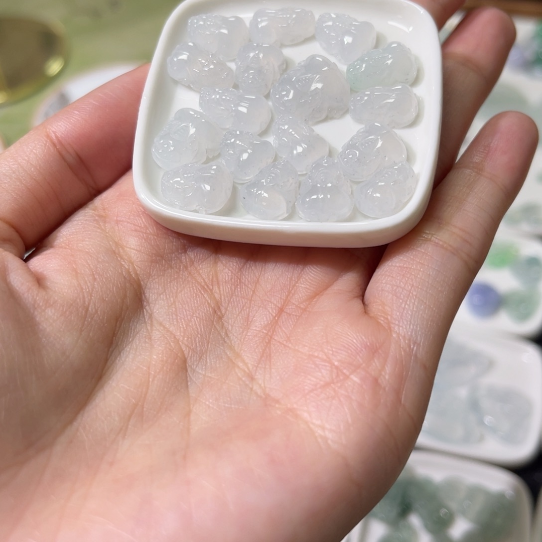 定制翡翠未镶嵌貔貅